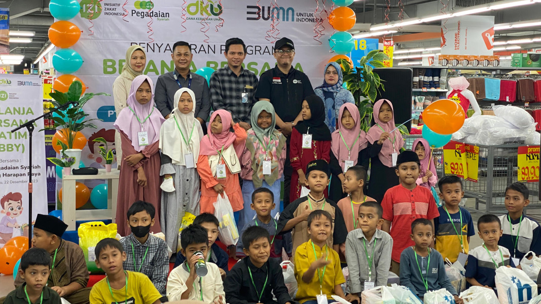 Manfaatkan Liburan Sekolah, Pegadaian Syariah dan IZI Riau Ajak Anak Yatim Belanja di Mall