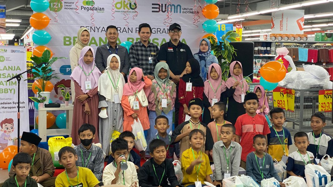 Manfaatkan Liburan Sekolah, Pegadaian Syariah dan IZI Riau Ajak Anak Yatim Belanja di Mall