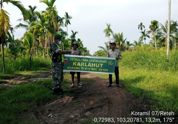 Babinsa Koramil 07/Reteh Kopda Sudarwis Tetap Lakukan Patroli Karhutla