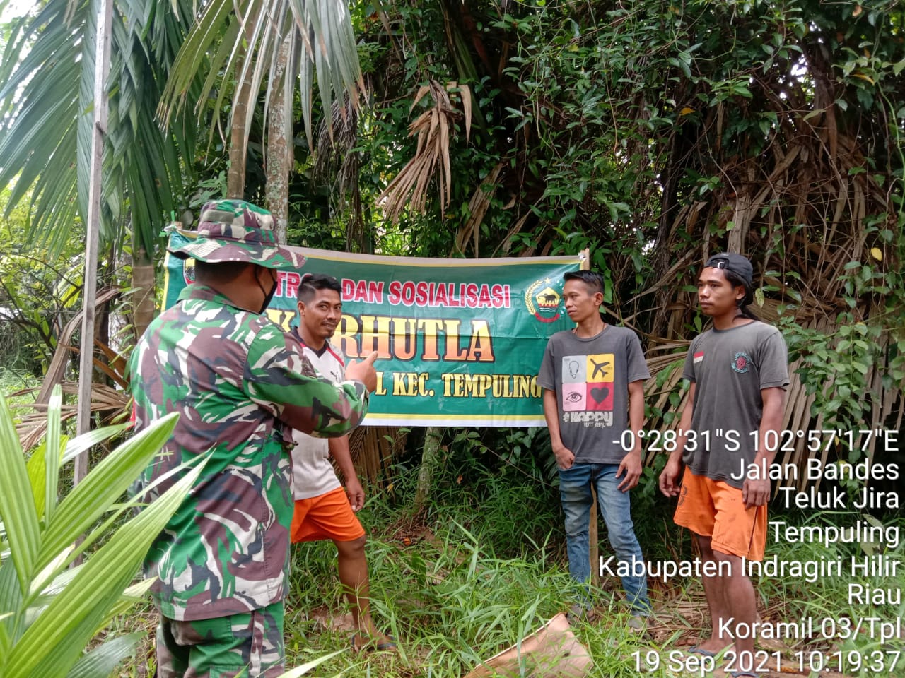 Babinsa Koramil 03/Tempuling Sosialisasikan Tentang Bahaya dan Dampak Karhutla 