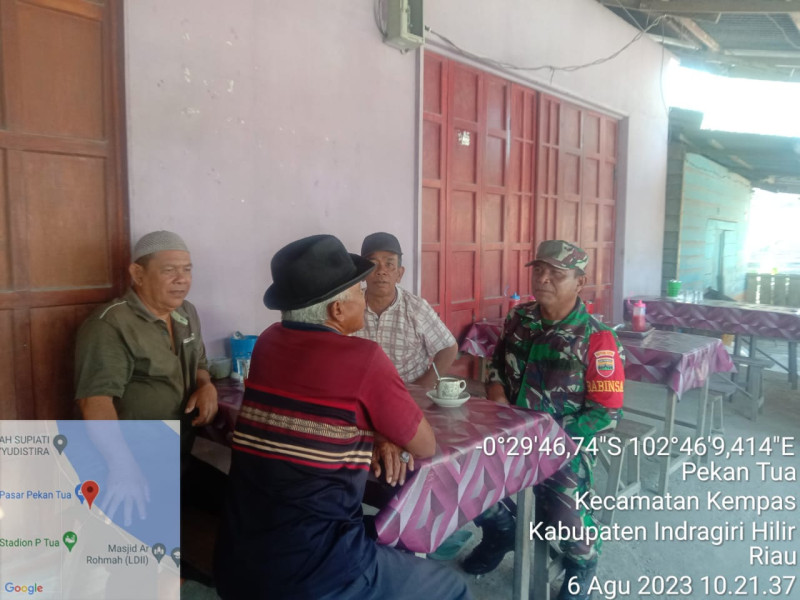 Tak Kenal Libur, Babinsa 03/Tpl Bincang Santai Dengan Tokoh Masyarakat Sambil Nikmati Secangkir Kopi