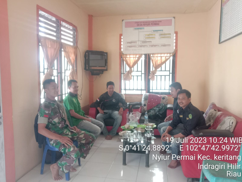 Babinsa Koramil 09/Kemuning Saling Bersilaturahmi dan Jaga Hubungan Baik