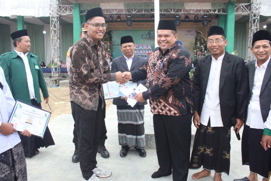 Ketua DPRD Inhu Hadiri dan Sambut Semangat Hari Santri Nasional 2025 di Ponpes Nurul Hikmah