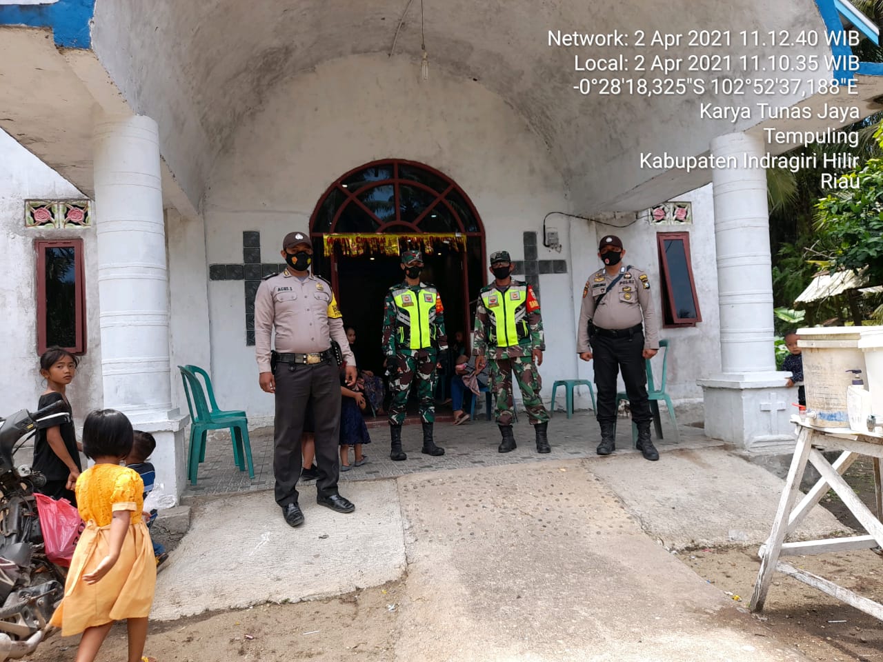 Kompak, Koramil 03/Tempuling dan Polsek Bantu Amankan Misa Paskah di Gereja GPDI Karya Tunas Jaya