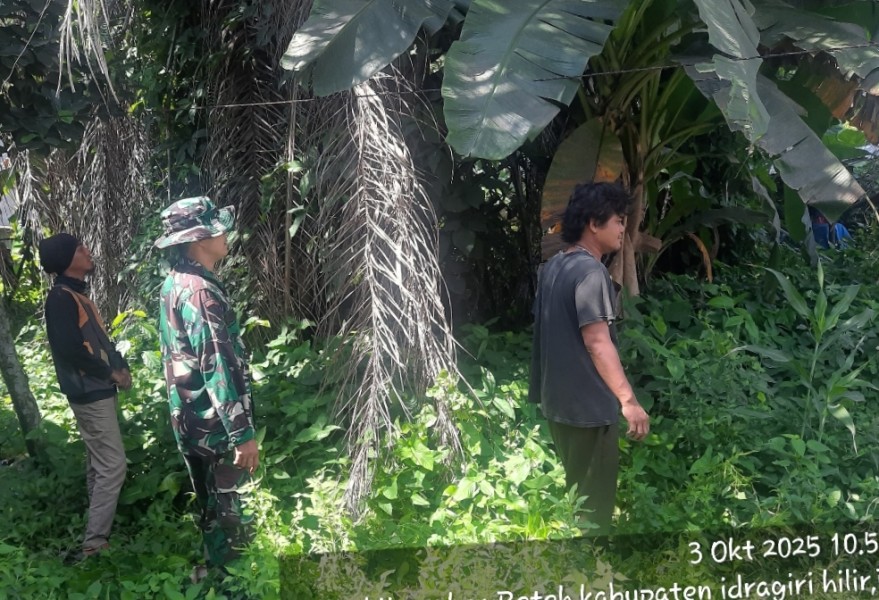 Babinsa Koramil 07/Reteh Laksanakan Patroli Tapal Batas Guna Antisipasi Kebakaran Hutan