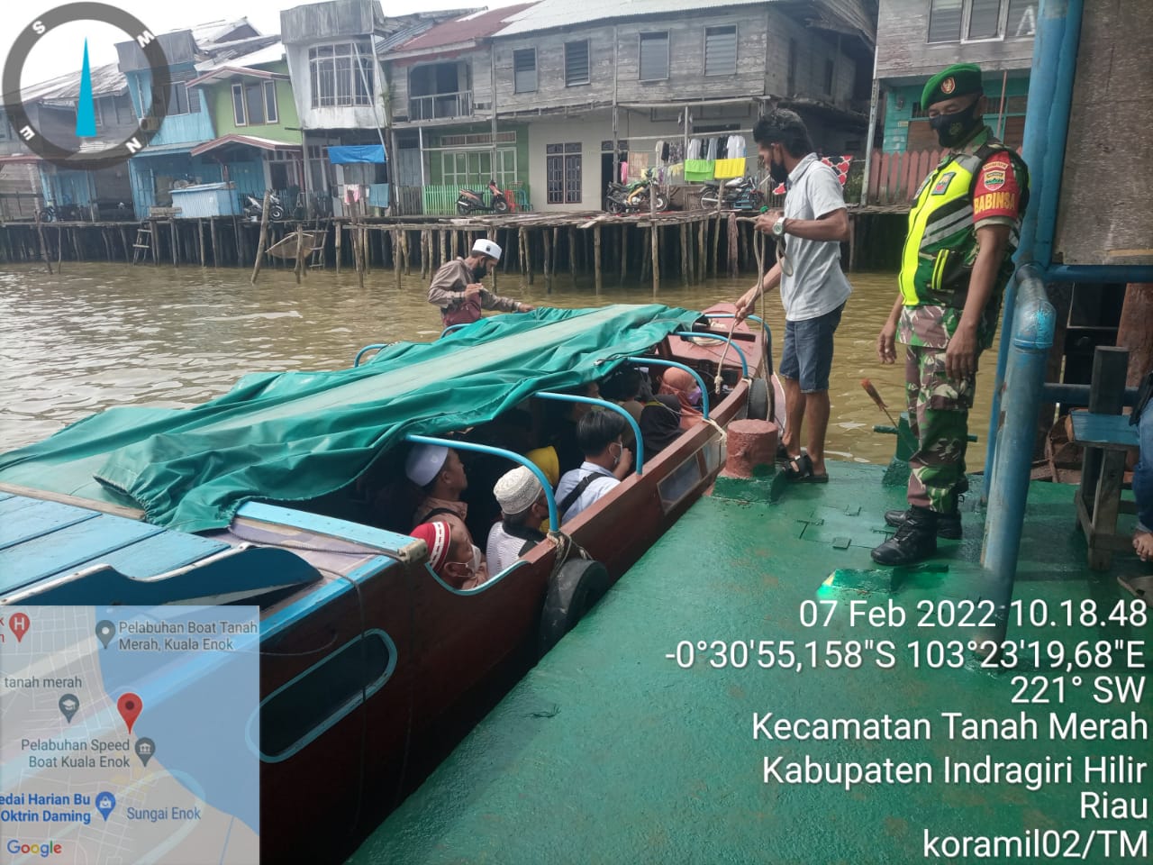 Penegakan Disiplin Terpadu Protokol Kesehatan oleh Babinsa Koramil 02/Tanah Merah Kodim 0314/Inhil