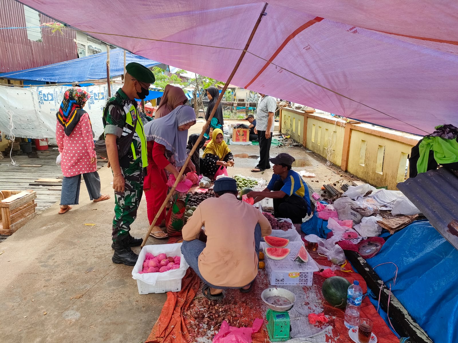 Sertu Iclas Manalu Tegakkan Prokes di Wilayah