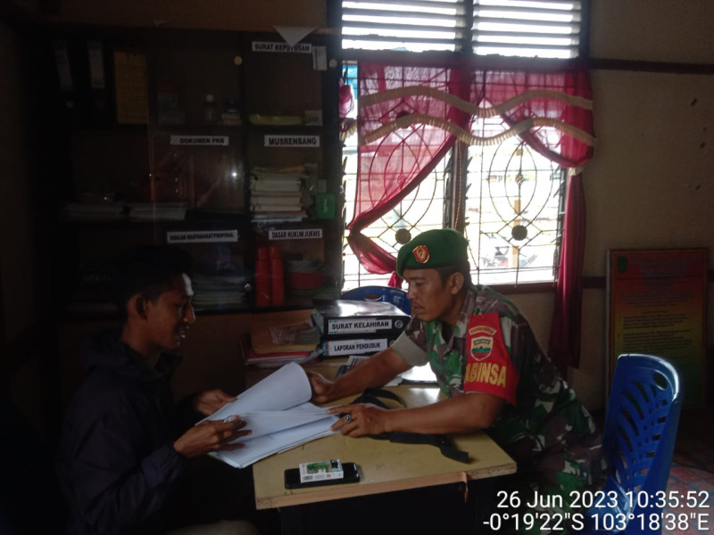 Babinsa Koramil 04/Kuindra Himbau Untuk Selalu Waspada Jika Ada Hal-hal Yang Mencurigakan