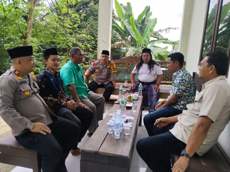 Silaturahmi di Ponpes Nur Alif, Polres Inhu Berikan Pesan Pemilu Damai