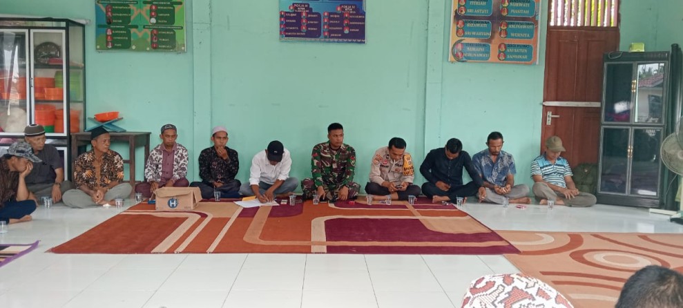 Babinsa 05/Gas Pratu Sandi Lakukan Komunikasi Sosial Bersama Masyarakat
