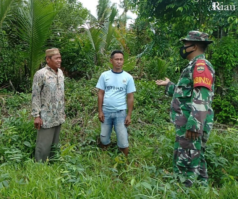 RUTIN, Pelda Zulfahmi Lakulan Patroli dan Sosialisasi Karhutla di Kelurahan Sapat