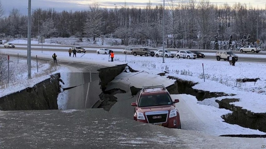 Gempa Guncang Alaska, Rumah dan Toko Rusak