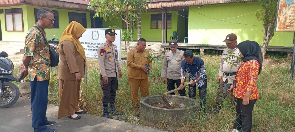 Dukung Program Kapolda Riau Polsek Enok Gelar Aksi Tanam Pohon di Desa Simpang Tiga Enok