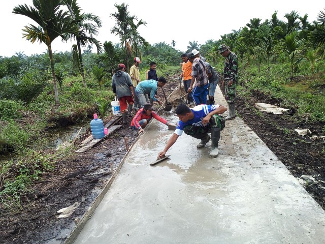 TMMD Kodim 0314/Inhil, TNI dan Warga Semakin Gencar Laksanakan Pembangunan Dilokasi Sasaran 