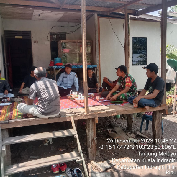 Agar Dapat Menjaga Keamanan dan Keselamatan, Babinsa Koramil 04/Kuindra Giat Komsos Bersama Warga