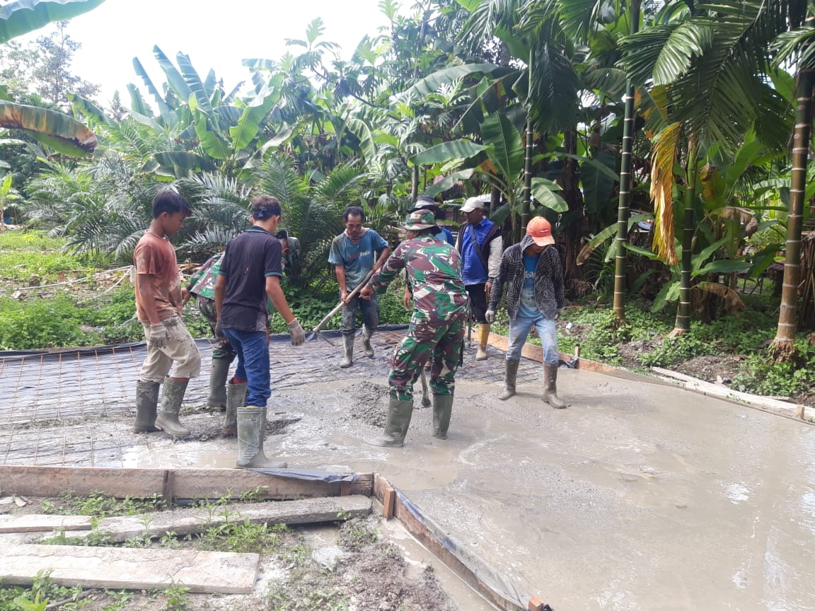 Warga Desa Temiang Ikut Serta Membantu Satgas TMMD ke 108 Kodim 0303/Bengkalis