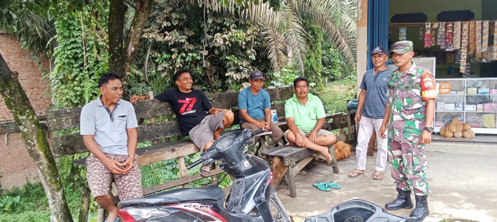 Babinsa Koramil 09/Kmg Berikan Informasi Terkait Pendaftaran TNI Tahun 2024