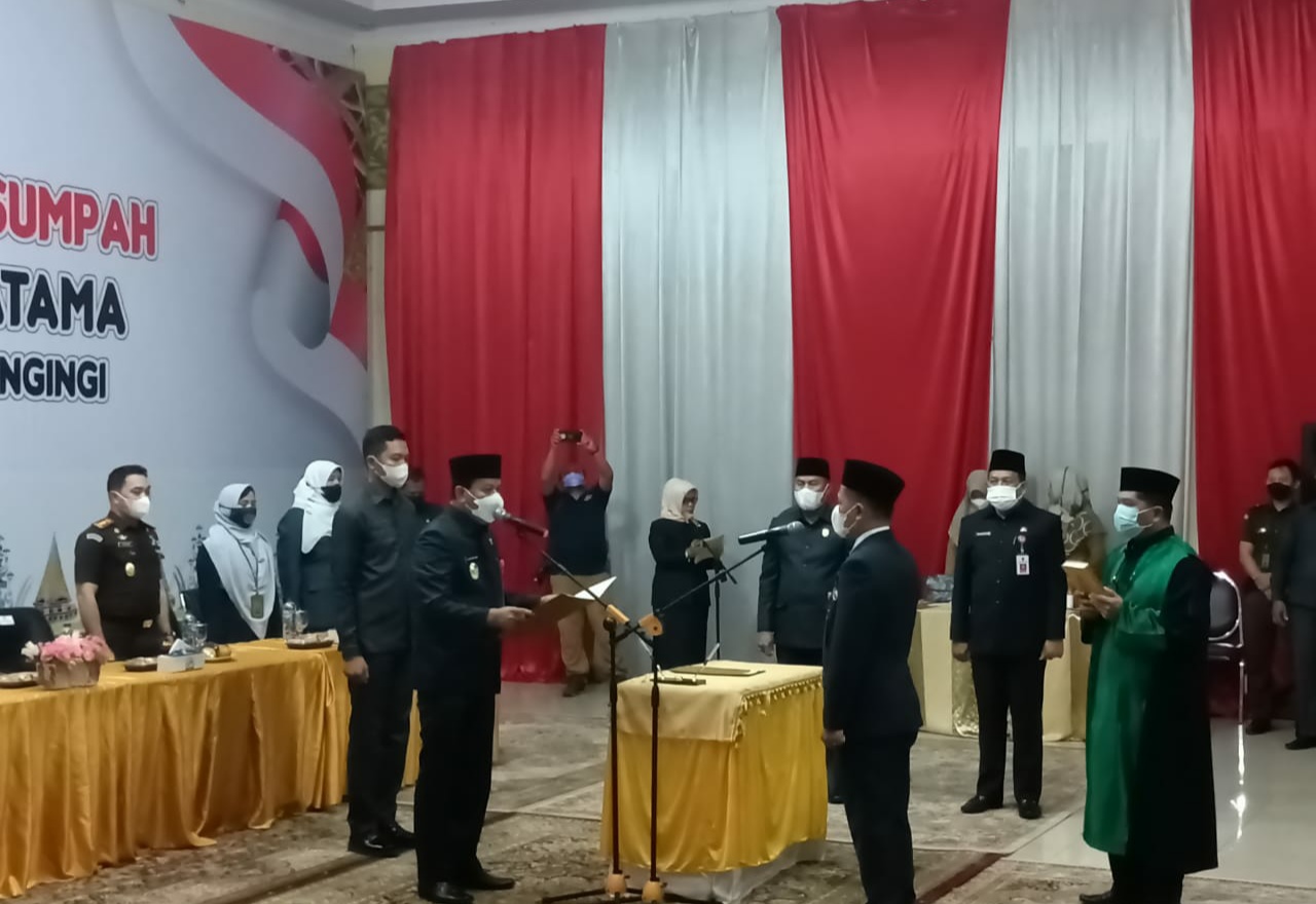 Suhardiman Amby Amanahkan Dedy Sambudi Jadi Sekda Kuansing