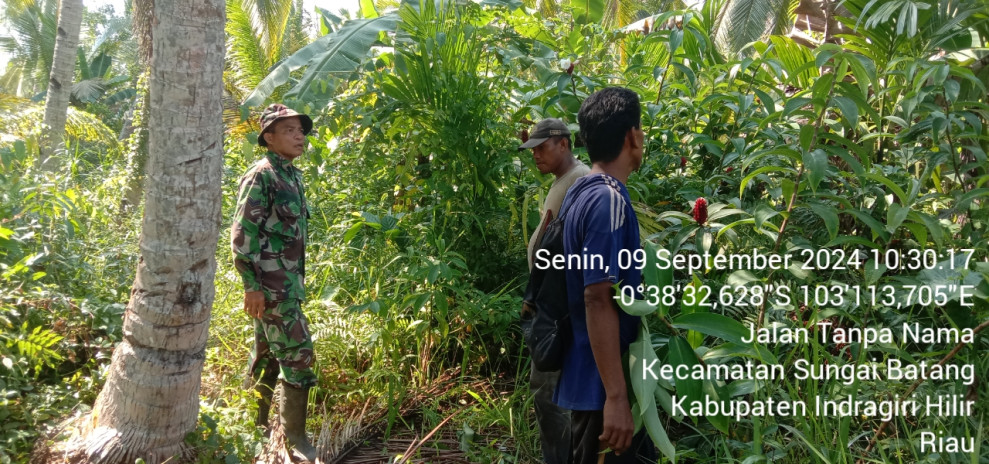 Babinsa Sertu M. Hasan Tingkatkan Kewaspadaan Terhadap Karhutla di Binaan