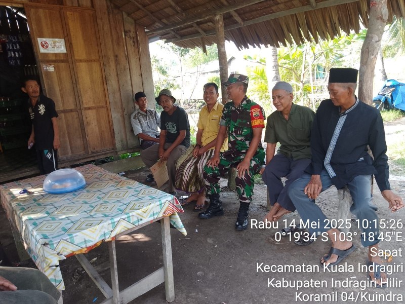 Babinsa Koramil 04/Kuindra Laksanakan Komsos Untuk Meningkatkan Jiwa Patriot dan Cinta Tanah Air