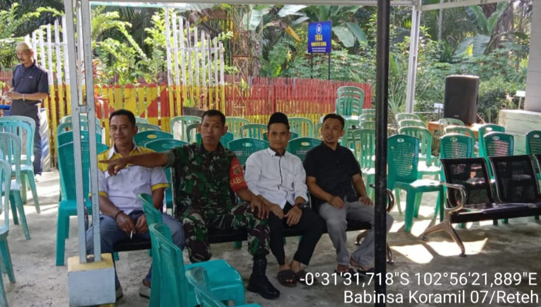 Tingkatkan Keamanan dan Ketertiban di Lingkungan Bersama Koramil 07/Reteh Melalui Komsos