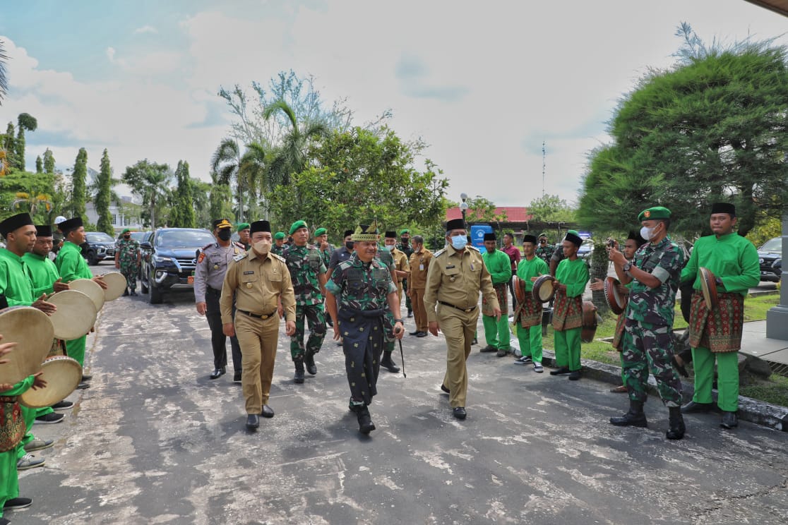 Bupati Siak Terima Kunjungan Pangdam I/BB Mayjen TNI Ahmad Daniel Chardin Bupati Siak Terima Kunjungan Pangdam I/BB Mayjen TNI Ahmad Daniel Chardin