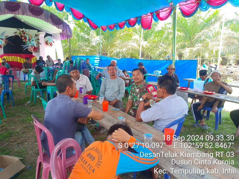 Jalin Silaturahmi Babinsa 03/Tpl Hadiri Acara Pernikahan Warga di Desa Binaan
