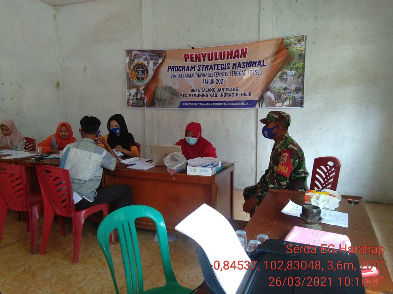 Babinsa Koramil 09/Kemuning Dampingi Program PTSL di Desa Talang Jangkang