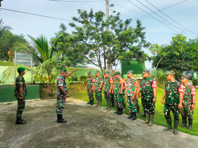 Tingkatkan Sinergitas, Personil Koramil 09/Kemuning Laksanakan Apel Bersama