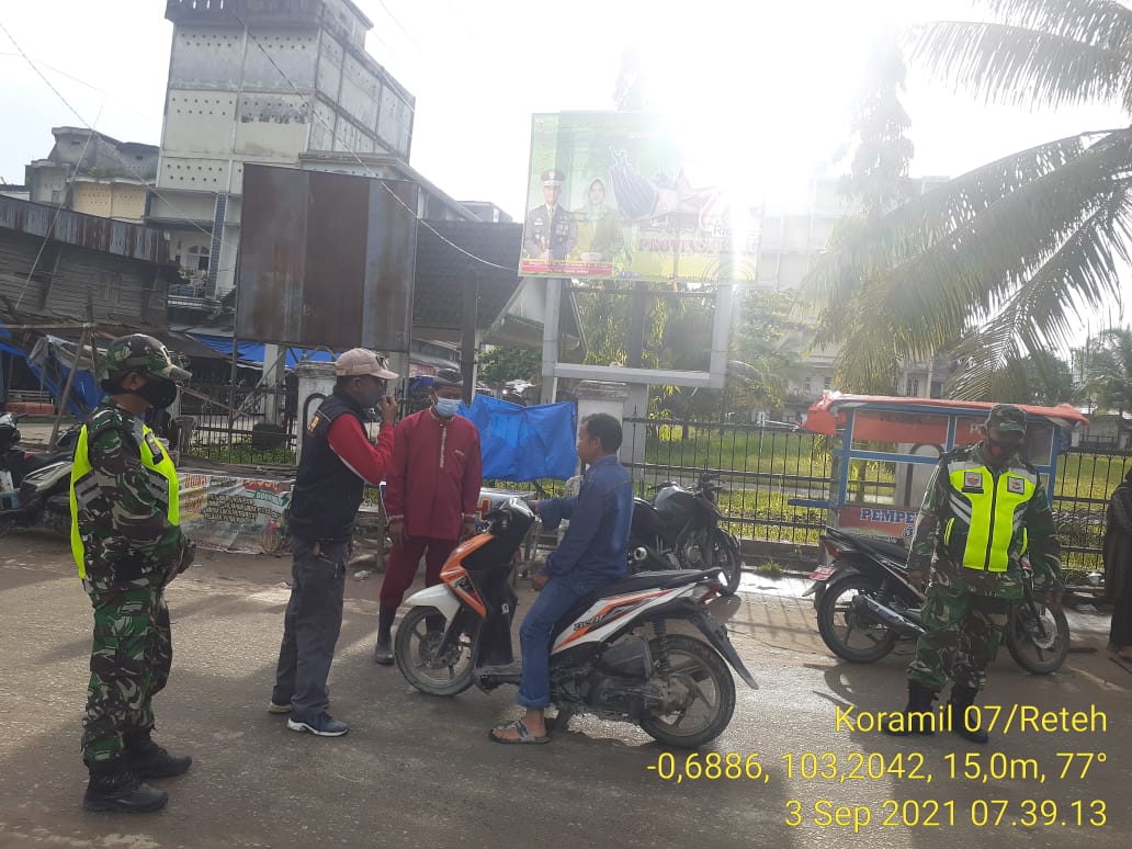 Himbau Warga Patuhi Protkes, Koramil 07/Reteh dan Satgas Rutin Lakukan Patroli