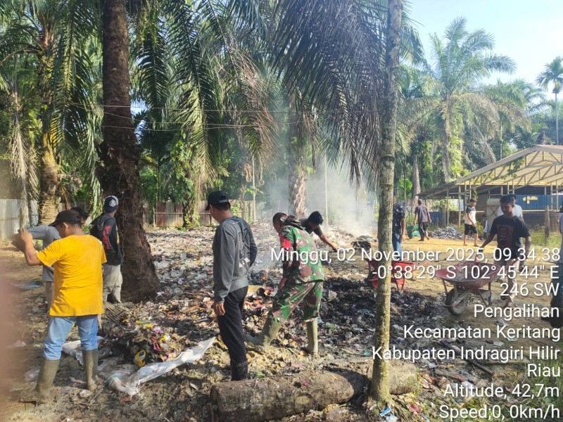 Babinsa Koramil 09/Kemuning Laksanakan Kegiatan Goro bersama Pondok Pesantren