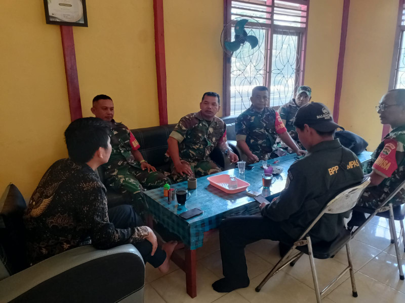 Babinsa 03/Tpl Komsos dengan PPL Desa Untuk Bersinergi Dalam Meningkatkan Swasembada Pangan Nasional