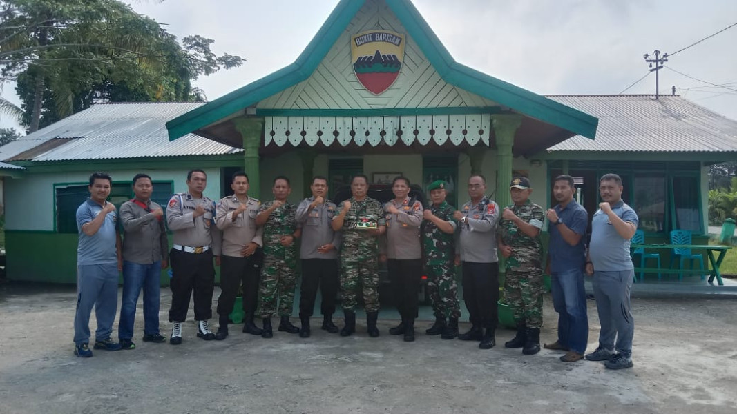 Jaga Sinergisitas TNI Polri, Personil Polsek Gaung Anak Serka Memberikan Ucapan Selamat HUT TNI ke-78