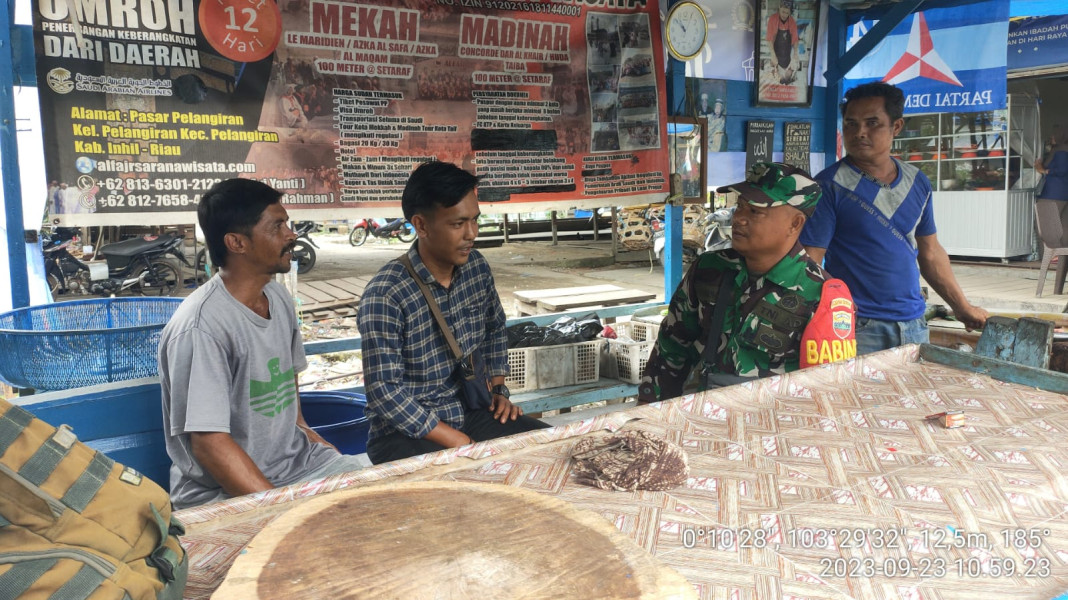 Sambangi Pangkalan Ojek, Babinsa Koramil 10/Pelangiran Jalin Silaturahmi dan Kebersamaan