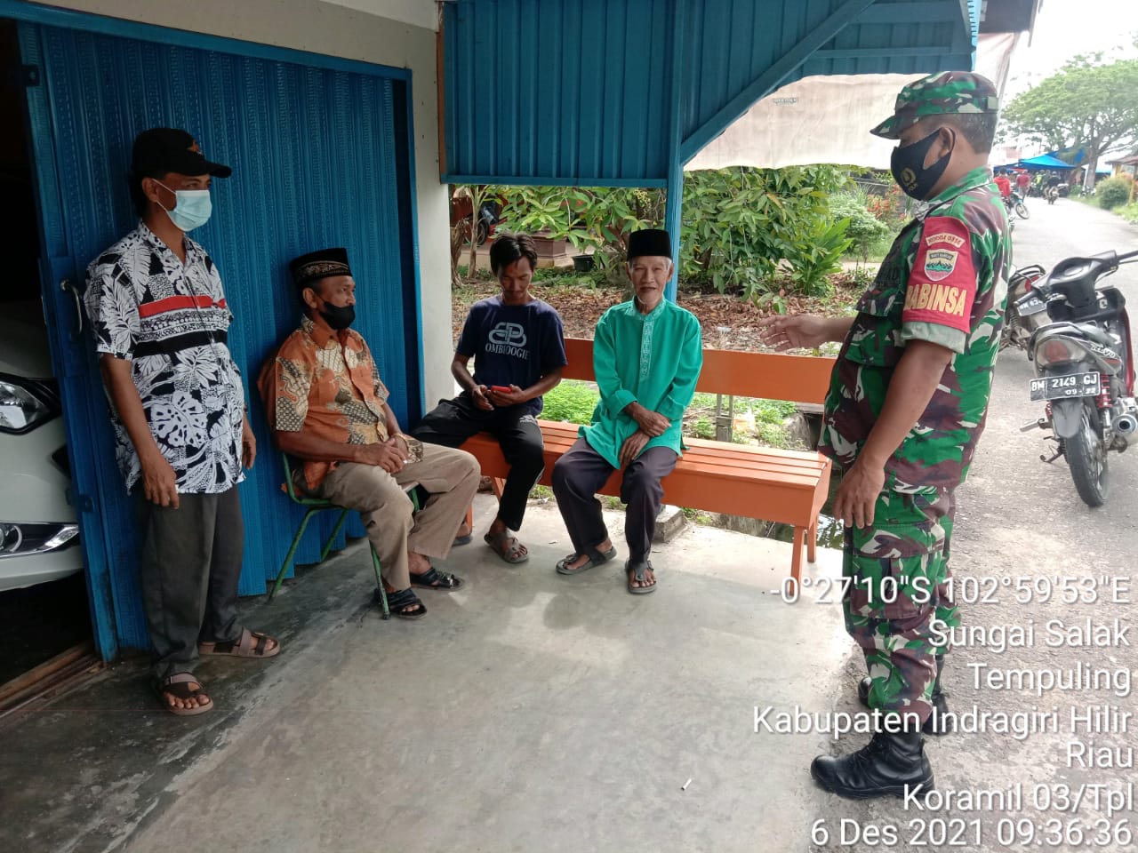 Babinsa 03/Tempuling Komsos dengan Toga serta Tomas Guna mencegah penyebaran Virus Covid-19