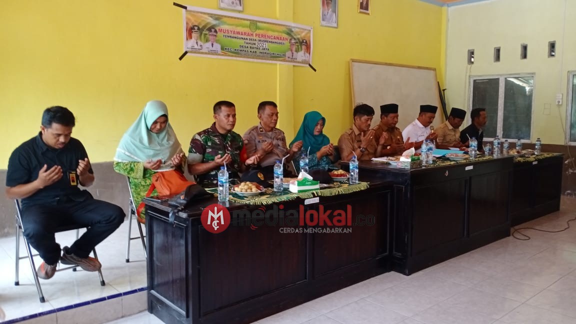 Peduli akan Proses Pembangunan di Desa Binaaannya, Babinsa Bayas Jaya Ikut serta dalam Musrenbang Peduli akan Proses Pembangunan di Desa Binaaannya, Babinsa Bayas Jaya Ikut serta dalam Musrenbang