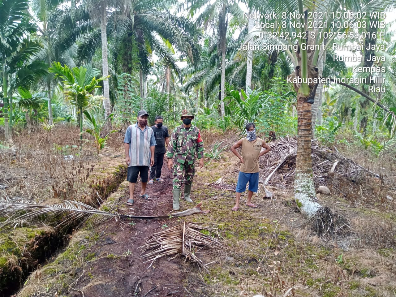 Babinsa 03/Tempuling Gencarkan Patroli Dialogis Karhutla di Desa Binaan
