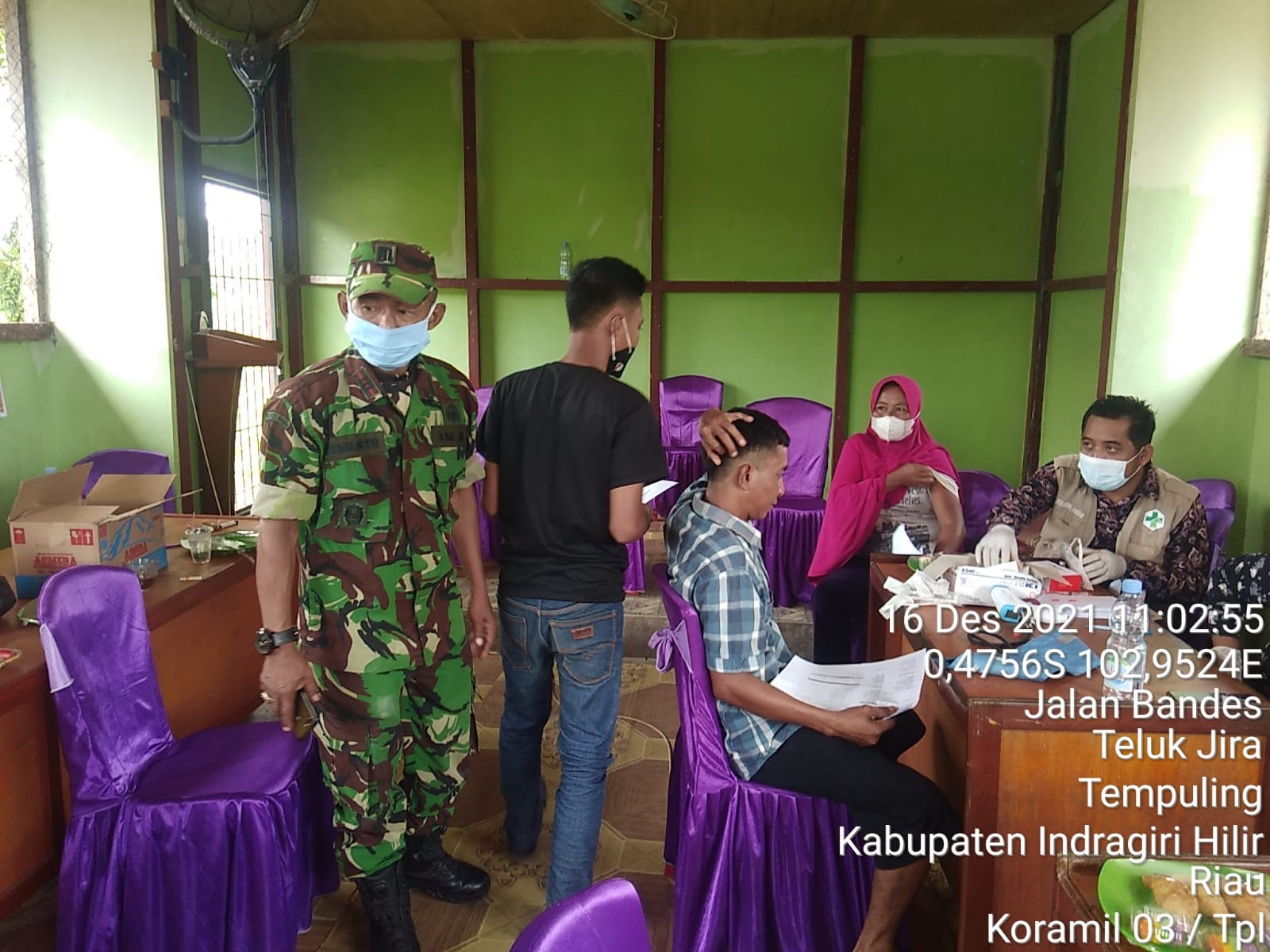 Danramil 03/Tempuling Lakukan Monitoring Serbuan Vaksinasi Covid-19 di Desa Teluk Jira