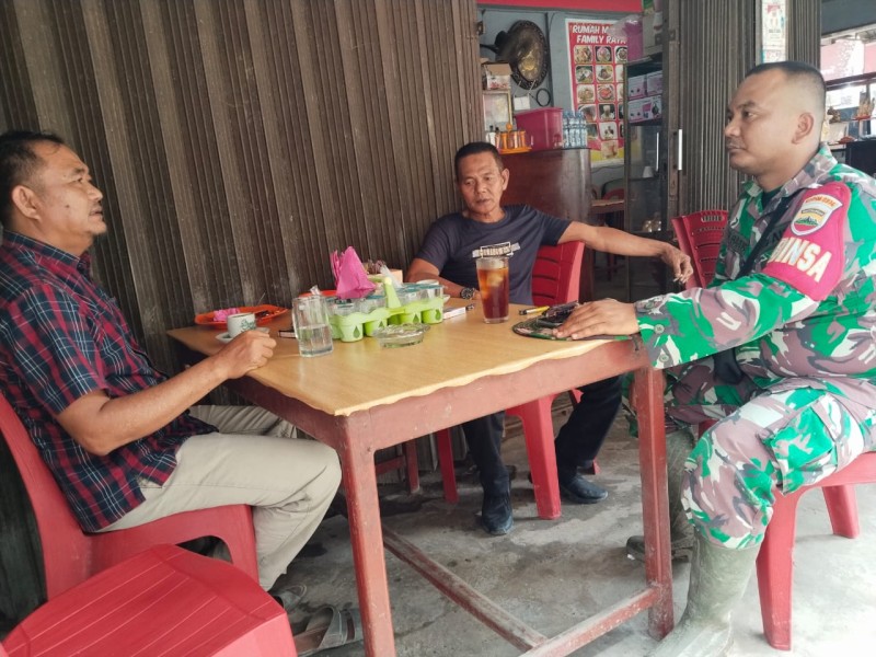 Babinsa Koramil 07/Reteh Berkomitmen untuk Meningkatkan Hubungan Silaturrahmi