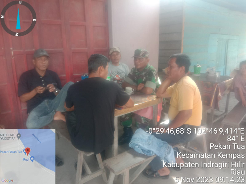 Komsos Dengan Warga, Babinsa Koramil 03/Tpl Juga Rutin Pantau Wilayah Binaan