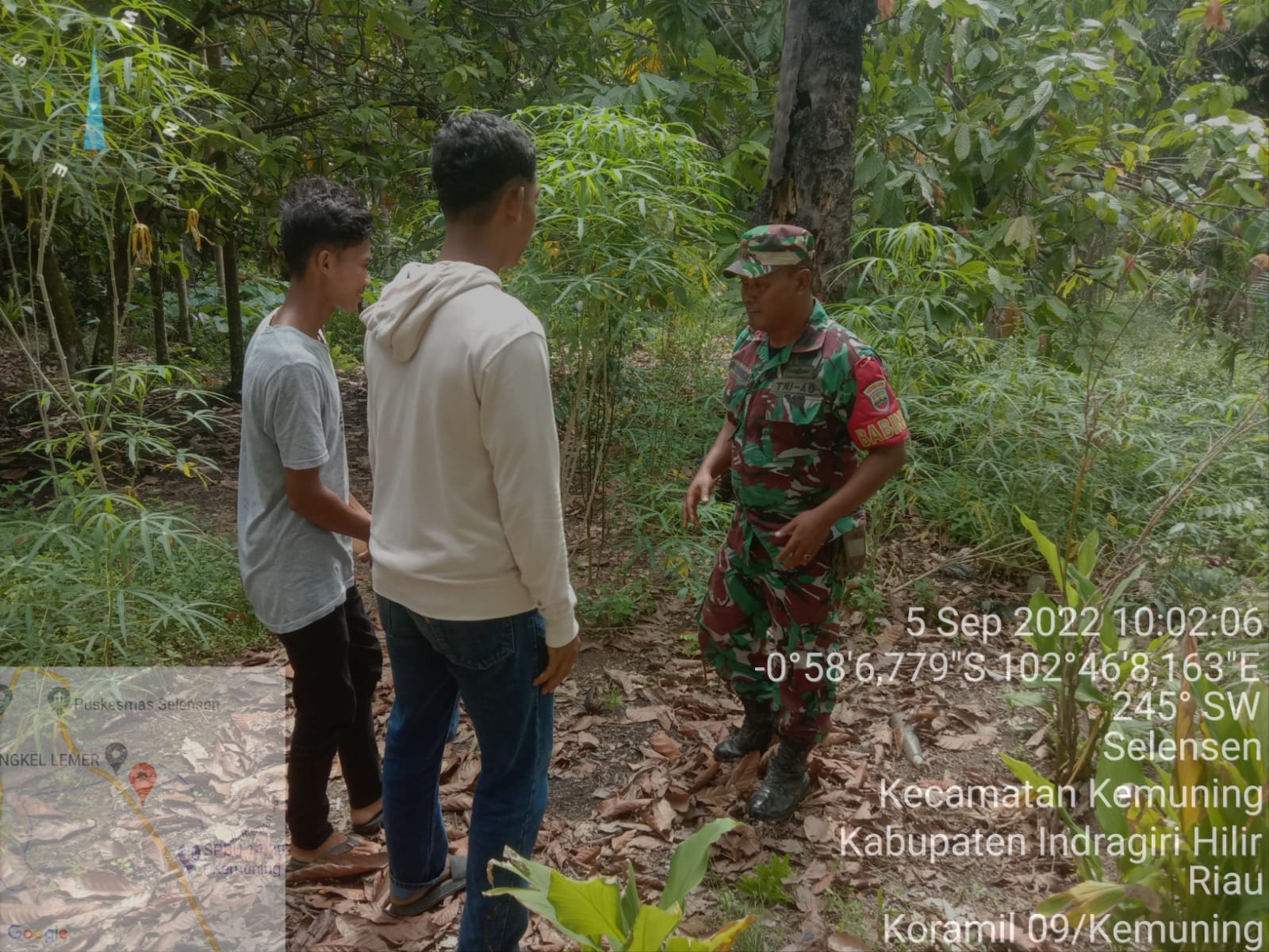 Babinsa Koramil 09/Kemuning Lakukan Himbauan Terkait Patrolu Karlahut dan Sosialisasi
