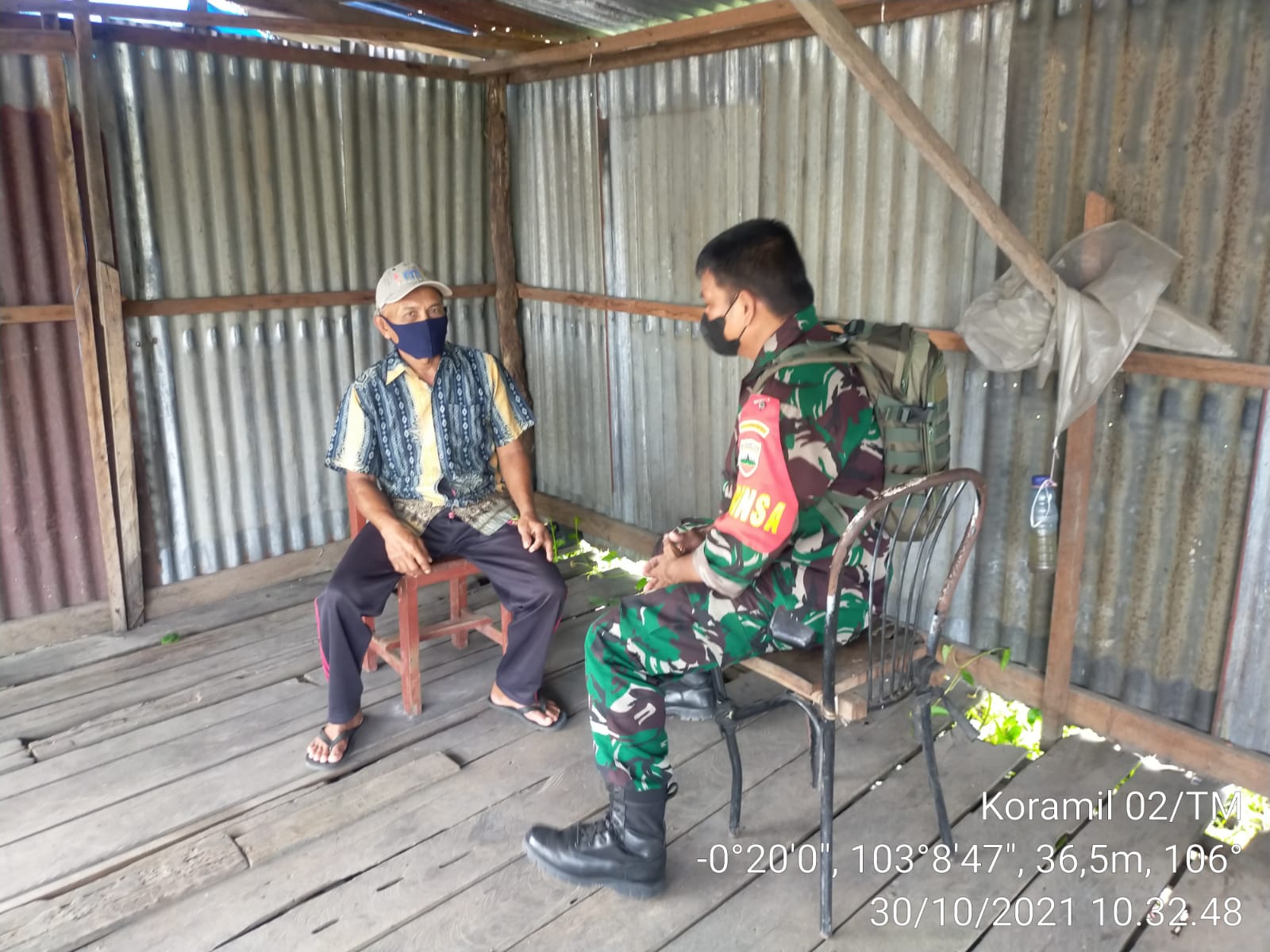 Beri Edukasi Tentang Protkes ke Warga, Sertu Syamsir Lakulan Komsos