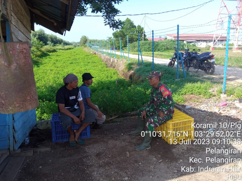 Koramil 10/Pelangiran Sambangi Masyarakat Untuk Terus Menjaga Nilai-nilai Luhur Pancasila