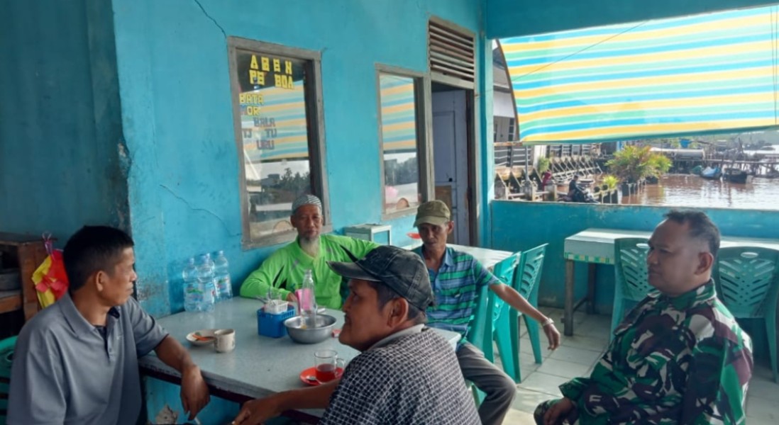 Babinsa 05/Gas Serma Tota Simbolon Lakukan Komunikasi Sosial Bersama Masyarakat Kecamatan Gaung