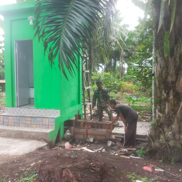 Warga Desa Karya Tunas Jaya Bersyukur dengan Pembangunan Kamar Mandi MCK oleh TMMD Ke-123 Kodim 0314/Inhil