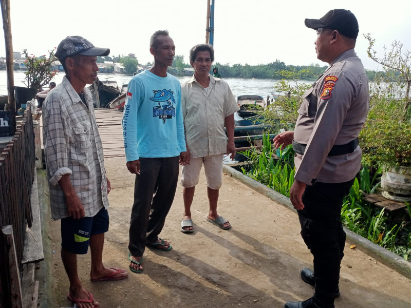 Melalui Komunikasi Sosial, Bripka Iwan Riyadi Jalin Keakraban Bersama Warga