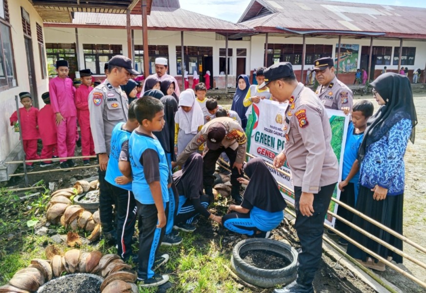 Polsek Gaung Anak Serka Lakukan Green Policing di SD Negeri 004 Kelurahan Teluk Pinang