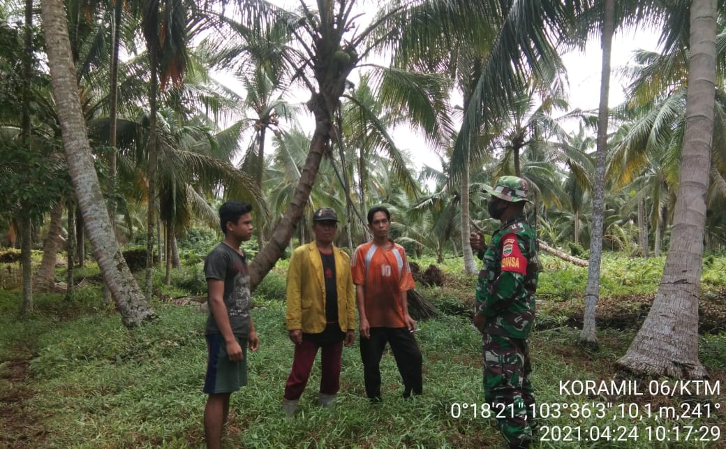 Babinsa Sosialisasi Bahaya Karlahut Kepada Masyarakat Sungai Teritip