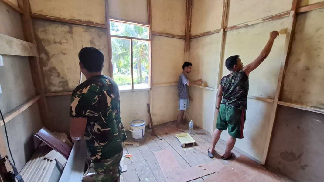 Pengecetan RTLH Desa Karya Tunas Jaya: Kontribusi Koramil 09/Kemuning dalam TMMD ke-123