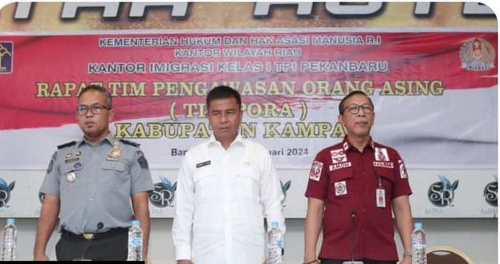 Pj Bupati Kampar Buka Rapat TIM Pengawasan Orang Asing